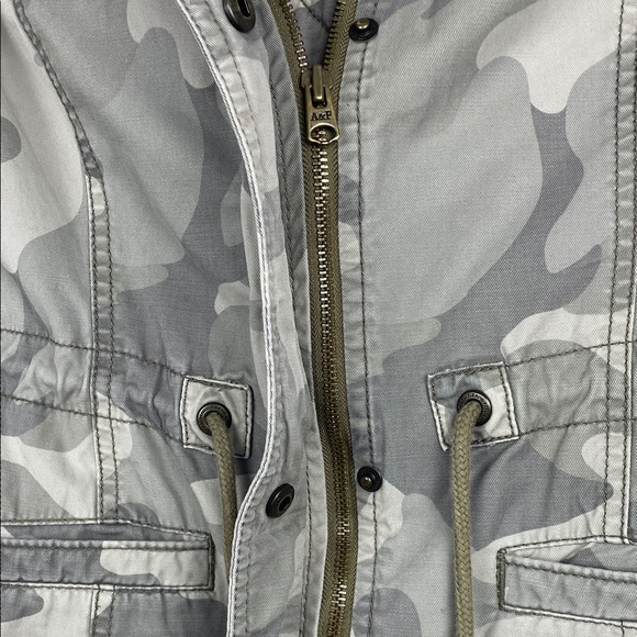 Abercrombie & Fitch Camo
Jacket Womens Girls L
Green Tan Utility size L - Picture 10 of 13